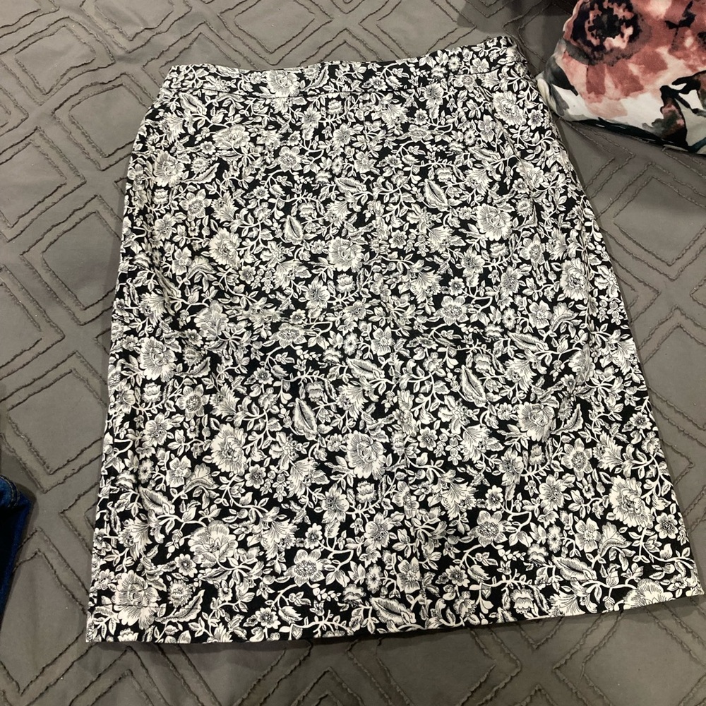 Jones New York pencil skirt size 4